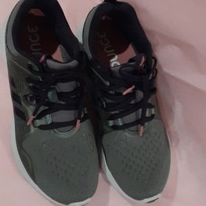 Adidas Bounce Sneakers 😍 Worn once